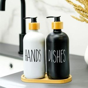 Ensemble de 2 distributeurs savon mains & liquide vaisselle – Verre mat blanc & noir, pompes bambou et plateau en bois
