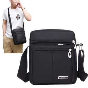 Sac compact et léger pour homme avec rangements sécurisés et design moderne.