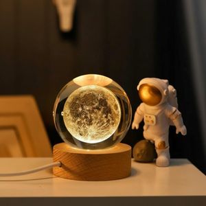 Boule de Cristal Lumineuse en Bois Sculpté 3D – Décoration Élégante