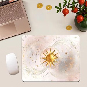 Tapis de souris gaming avec motif zodiaque soleil ciel étoilé sur fond blanc, base antidérapante en caoutchouc, tapis de souris imprimé HD, accessoire de décoration de table universel pour ordinateur portable de bureau à domicile, périphériques informat