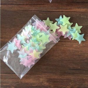 Etoiles Lumineux Fluorescentes Autocollant Fluo Plastique pour Décoration Fête Noël Mariage Chambre Déco Stickers Mural