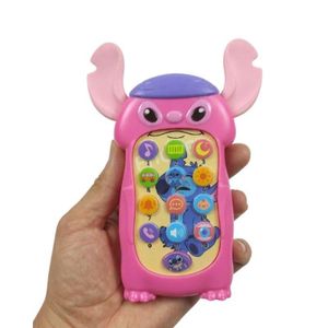 Téléphone Jouet Musical pour Enfants avec Effets Sonores et Lumineux Design de Personnage Stitch Téléphone Portable Éducatif en Plastique Rose avec Boutons Multicolores et Graphismes Illustrés pour l'Éveil et le Divertissement des Tout-Petits