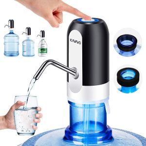 Pompe à Eau Électrique USB Rechargeable pour Bonbonne 5L-20L – Distributeur Automatique Sans Fil avec Bouton LED, Robinet Inox – Fontaine Eau Portable Silencieuse, Facile à Installer – Idéal Maison, Bureau, Camping & Voyage