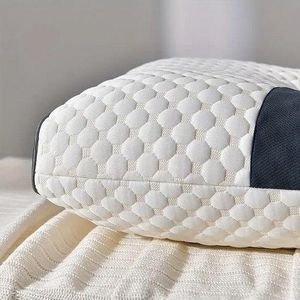 Profitez d'un sommeil plus confortable avec ce coussin ergonomique 3D deux tons conçu pour offrir un excellent soutien de la tête, du cou et des épaules. 