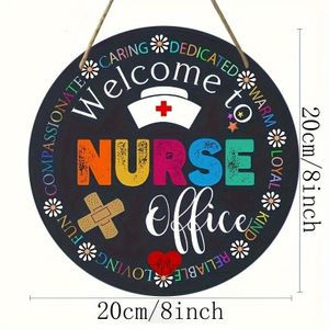 Bienvenue au bureau de la sage-femme - un panneau décoratif rond en bois 2D, un cadeau d'appréciation idéal et une décoration de porte pour les infirmières, y compris des drapeaux de jardin et des crochets, adapté Ã  une utilisation intérieure et extérie