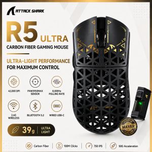 ATTACK SHARK Souris Gaming Sans Fil R5 Ultra Ultralégère 39 g en Fibre de Carbone – Capteur PAW3950MAX 42 000 DPI, Polling Rate 8 000 Hz, Bluetooth 5.2 / 2.4G / USB Filaire, Switches Omron 100 Millions de Clics – Blanche
