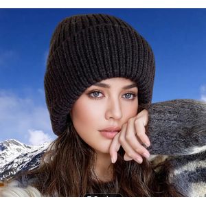 قبعة عصرية للنساء