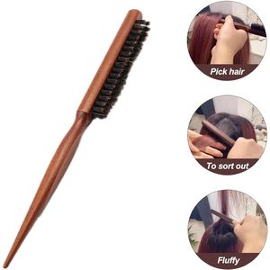 Une brosse conçue pour les cheveux longs, épais, bouclés, ondulés, secs ou abîmés, avec un manche en bois antistatique.