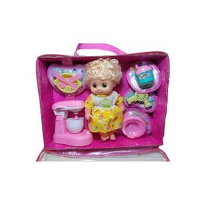 petite poupée avec accessoires