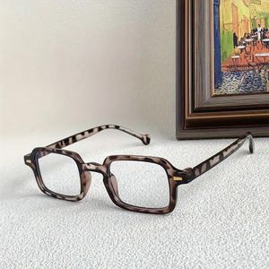 Lunettes Rétro Femme homme à Monture Carrée Écaille de Tortue - Protection Anti-Lumière Bleue, Cadre Rectangulaire Léger pour Écrans Numériques et Usage Quotidien, Détails Décoratifs en Plastique avec Accents Élégants