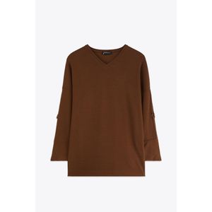 Marwa كنزة بنية اللون بياقة على شكل حرف V