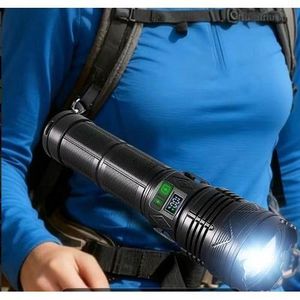 Lampe Torche LED Rechargeable avec Bandoulière, Haute Luminosité, Zoom Réglable, Feu Arrière COB, 11 Modes d’Éclairage et Affichage Numérique
