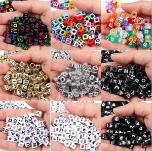 Perles Alphabet Cubiques pour Fabrication de Bijoux et Créations Personnalisées (couleur design aléatoire)