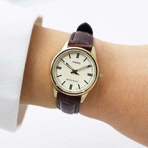 Casio Montre pour femme avec bracelet en cuir LTP-V005GL-9AUDF