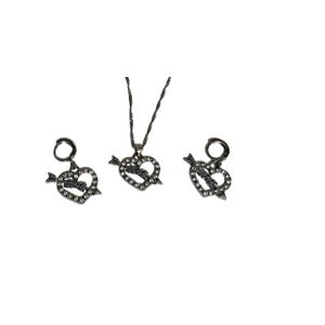 Chaîne en argent avec pendentif et boucle d'oreille en forme de coeur