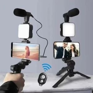 Kit Vlogging Smartphone Complet – Trépied + Microphone + Lumière LED – Support Téléphone pour TikTok, YouTube, Live, Podcast & Création de Contenu
