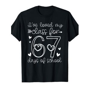 T-shirt pour enseignant "J'ai adoré ma classe pendant 67 jours d'école" pour la Saint-Valentin,   , lavable en machine, noir, parfait pour une tenue décontractée et les occasions douillettes. Présente des lettres colorées et ludiques ainsi que des cœurs