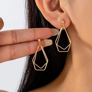 Boucles d'Oreilles Géométriques Femme - Puces & Pendantes Tendances Chic