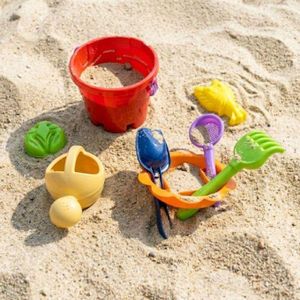 Ensemble de Jouets de Plage pour Enfants avec Seau de Château de Sable et Arrosoir de Jardinage pour Jeux Extérieurs et Activités de Plein Air en Vacances au Bord de la Mer Kit Complet de Construction de Châteaux de Sable avec Moules et Outils Divers