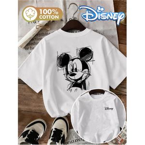 T-shirt 100% coton pour femme sous licence officielle Disney, avec un imprimé Mickey Mouse minimaliste et style croquis. Idéal pour les sorties estivales ou la détente à la maison, ce haut à col rond est doux, confortable, décontracté et polyvalent.