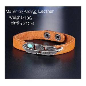 Bracelet Cuir Marron Avec Pendentif Plume Et Fermoir Button - Unisex