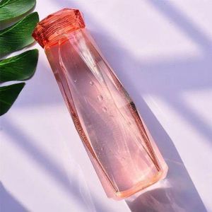 Bouteille d’eau au style moderne