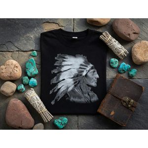 تيشيرت أسود قطن للرجال بطبعة زعيم هندي أمريكي تصميم فني رمادي ملابس عصرية كاجوال ستريت وير إطلالة مميزة وتراثية جودة عالية