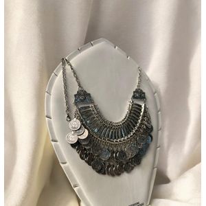 قلادة عرقية بوهيمية فضية – تصميم شرقي مكرر