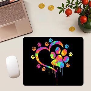 Tapis de souris carré antidérapant à motif imprimé en résine arc-en-ciel à gradient sur fond noir avec empreinte de patte d'amour, impression haute définition, tapis de bureau plat, multi-, périphériques d'ordinateur, cadeau d'affaires pour la maison et