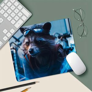 Tapis de souris M-Marvel Rocket Raccoon en caoutchouc - Base antidérapante, tapis de bureau durable et portable pour bureau, étude et jeux, design bleu et rouge vibrant avec lunettes et casque, parfait pour l'utilisation sur PC et ordinateur portable, t