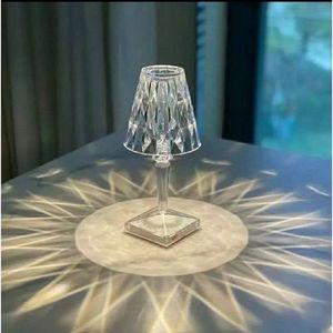 La Lampe De Table En Cristal