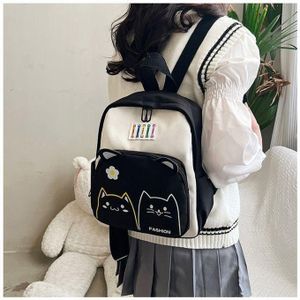 Sac à dos compact et léger, idéal pour transporter vos essentiels au quotidien.