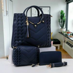 Pochette bleu best sale marine pas cher