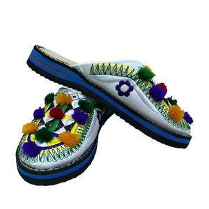 Babouche artisanal femme-C-Blanc