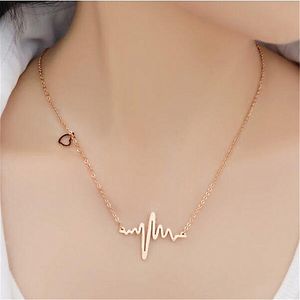 سلسلة على شكل دقات القلب