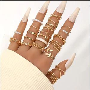 Grand Set de Bagues Dorées Fantaisie – Motifs Fleurs, Chaînes et Perles 22 piéce