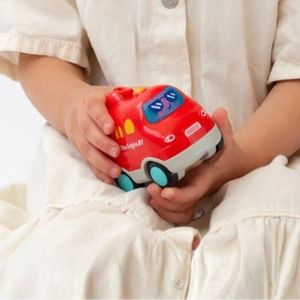 لعبة موسيقية تعليمية للأطفال مع أصوات وأضواء، مركبة ممتعة للدفع والركوب، تعزز المهارات الحركية والتنسيق منذ عمر 12 شهر، مصممة للتطوير المبكر ولحظات اللعب التفاعلي داخل المنزل وخارجه