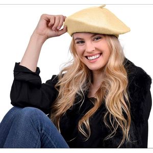 قبعة بيريه فرنسية بلون موحد. قبعة كلاسيكية فرنسية، كاجوال وأنيقة للنساء