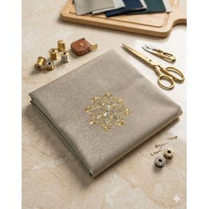 Nappe carrée -simili cuir (1,5kg) premum- 8 broderies Sam hor - 1.40/1,40cm- Anti tache-imperméable -lavable en machine -pour table ronde ou carré-grége-
