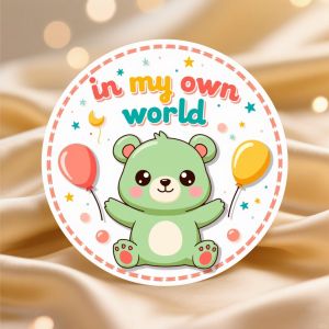 Lot de 24 ou 48 autocollants motif ours vert et ballon avec texte "In My Own World" pour coque de téléphone et ordinateur portable, art décoratif