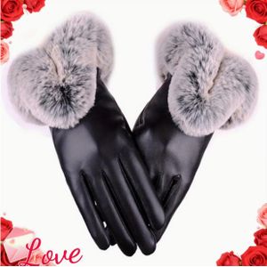 Une paire de gants d'automne/hiver pour femmes, doublés en peluche courte