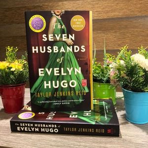 Book Store the Seven Husbands of Evelyn Hugo