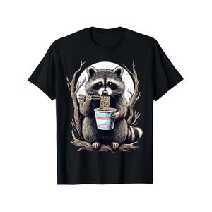 T-shirt Graphique Mignon avec Raton Laveur Ridicule Mangeant des Nouilles Instantanées en Tasse - T-shirt Noir avec Motif de Raton Laveur Mignon Mangeant du Ramen - T-shirt Léger en Coton 180 g/m² pour Homme, Femme, Papa - Cadeaux Parfaits pour Hallowee