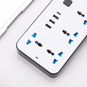 موزع كهربائي بأربع مخارج وثلاثة منافذ USB ومنفذ Type-C بسلك بطول مترين - شحن متزامن لثمانية أجهزة