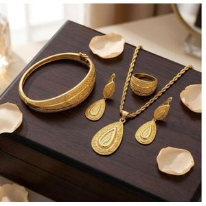 Parure de bijoux dorée élégante baldi en acier inoxydable 