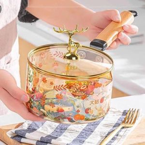 Casserole en verre à poignée en bois