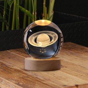 Lumière Astrale : Veilleuse en Cristal pour une Décoration Galactique