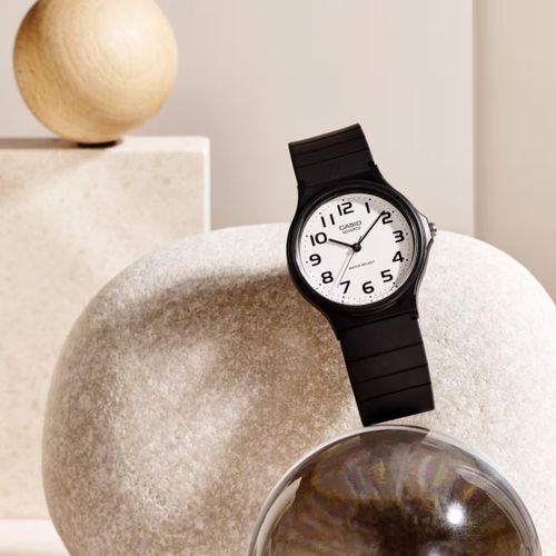 product_image_name-Casio-ساعة كلاسيكية ومينيمالية للجنسين بسوار من الراتنج الأسود - مقاومة للماء - MQ-24-7B2L-3