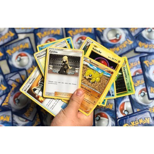 Generic Boîte en Métal 60 Cartes Pokemon + 5 Cartes VMAX + 5 Cartes  Brillantes à prix pas cher