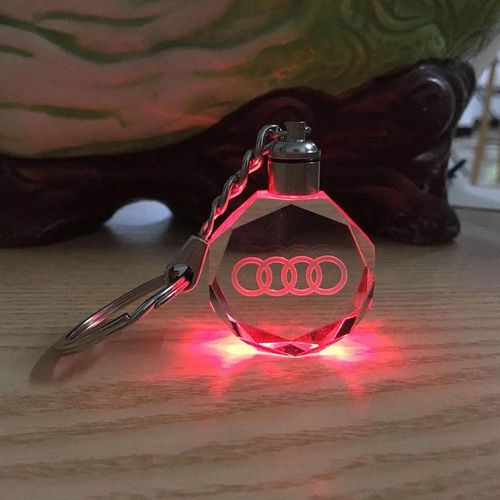 Generic porte clé 3D en Crystal avec le logo du AUDI lumineux multicolore  sans emballage à prix pas cher